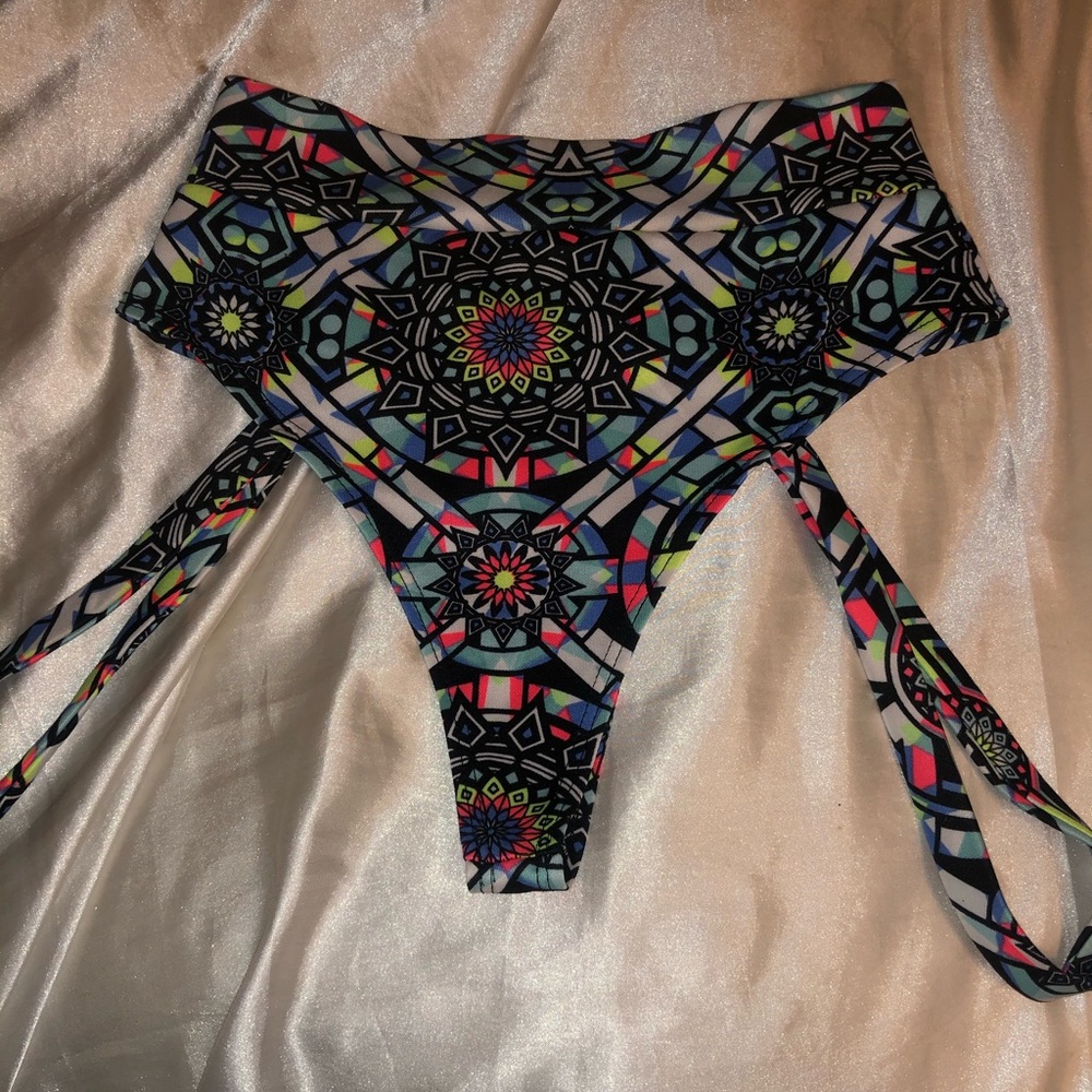 BOOTYLICIOUS RAVE SHORTS